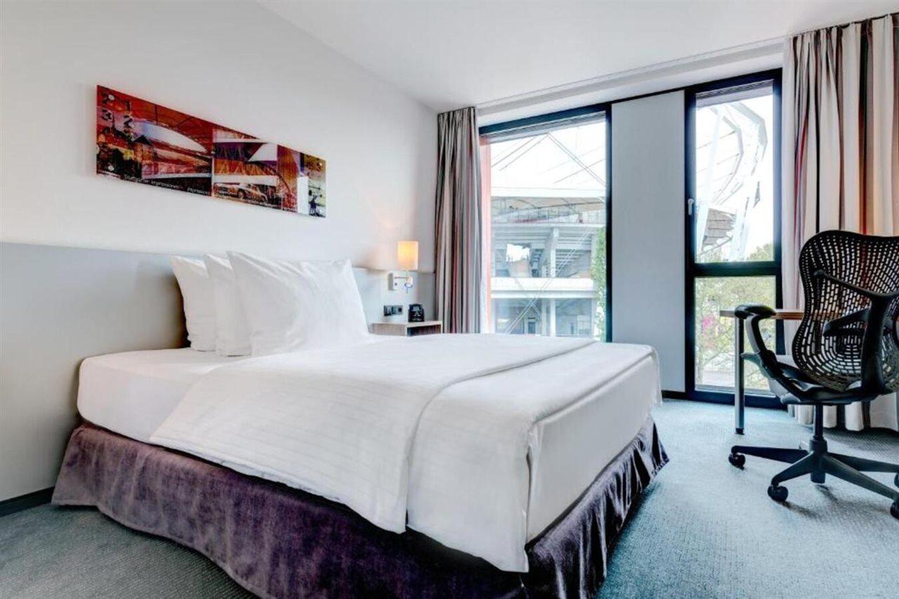 Hilton Garden Inn Stuttgart Neckarpark Екстер'єр фото