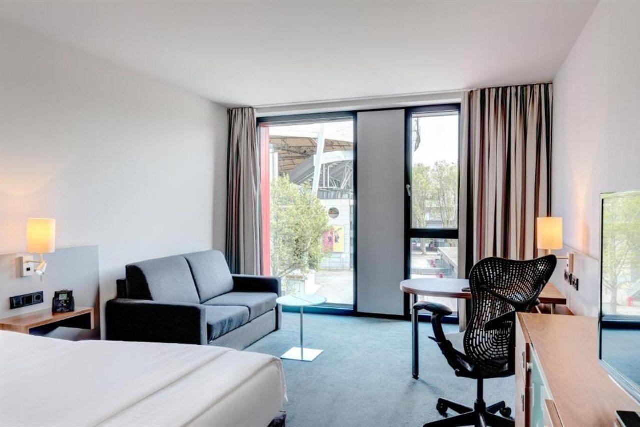 Hilton Garden Inn Stuttgart Neckarpark Екстер'єр фото