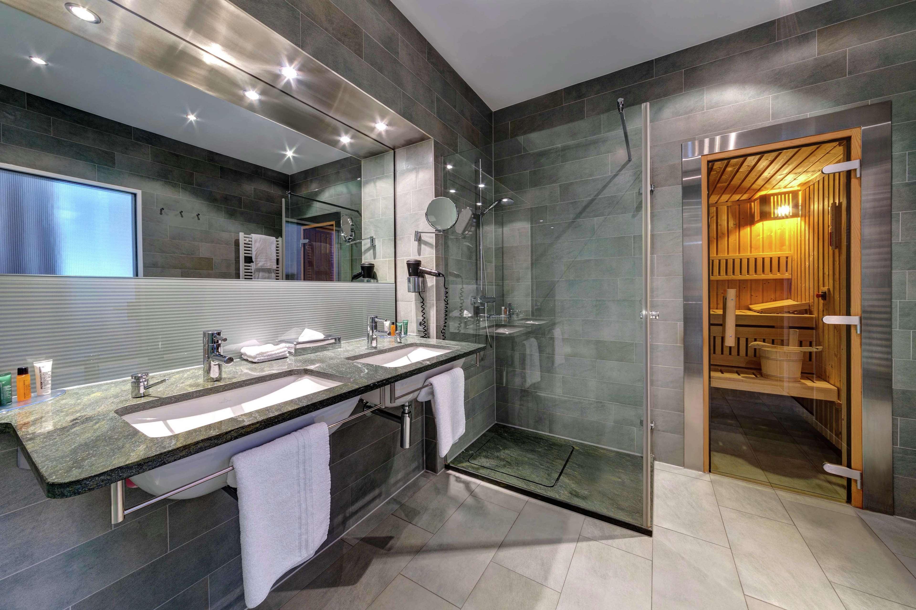 Hilton Garden Inn Stuttgart Neckarpark Екстер'єр фото