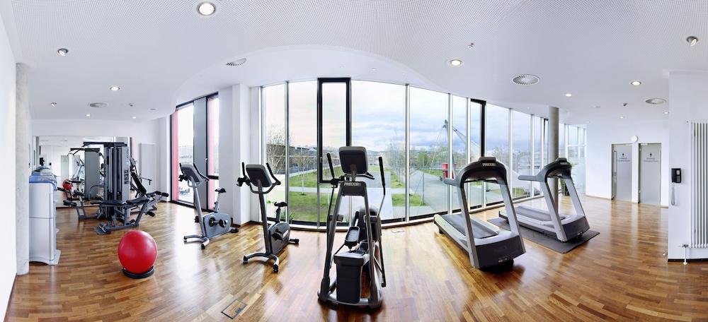 Hilton Garden Inn Stuttgart Neckarpark Екстер'єр фото