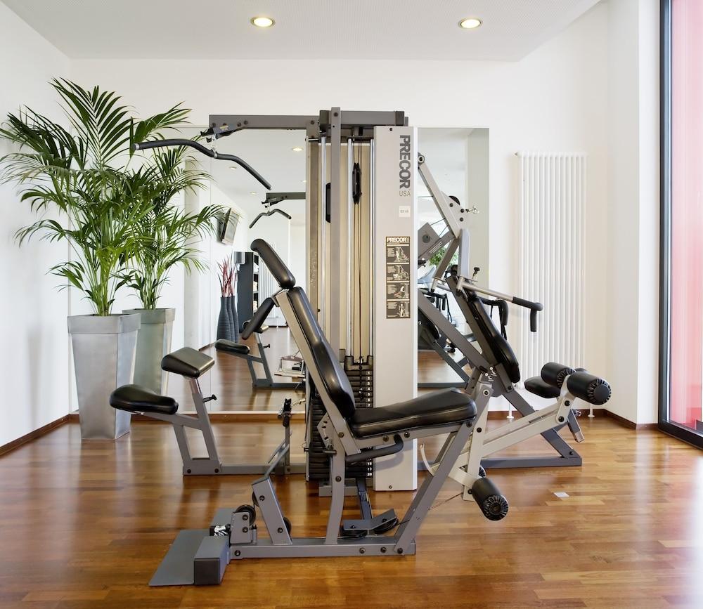 Hilton Garden Inn Stuttgart Neckarpark Екстер'єр фото