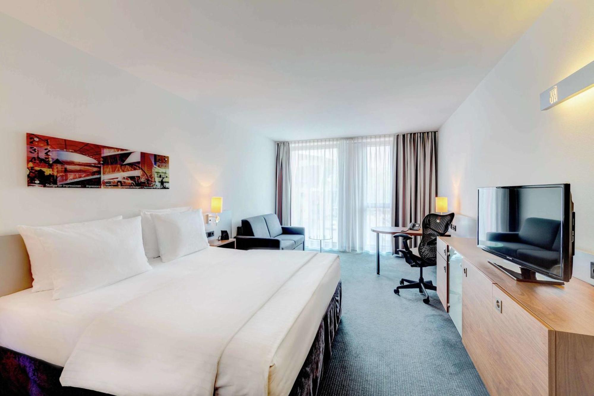 Hilton Garden Inn Stuttgart Neckarpark Екстер'єр фото