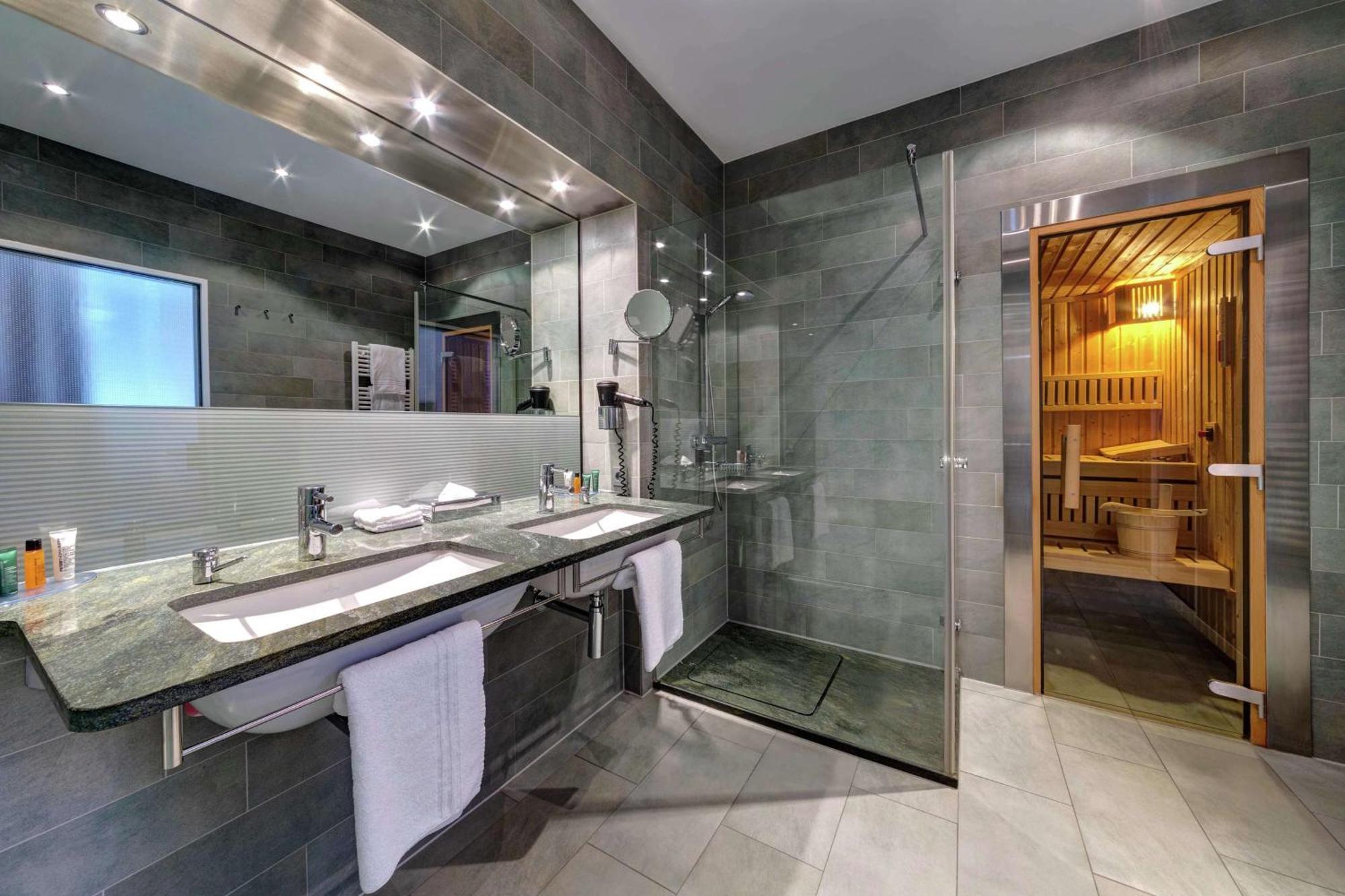 Hilton Garden Inn Stuttgart Neckarpark Екстер'єр фото