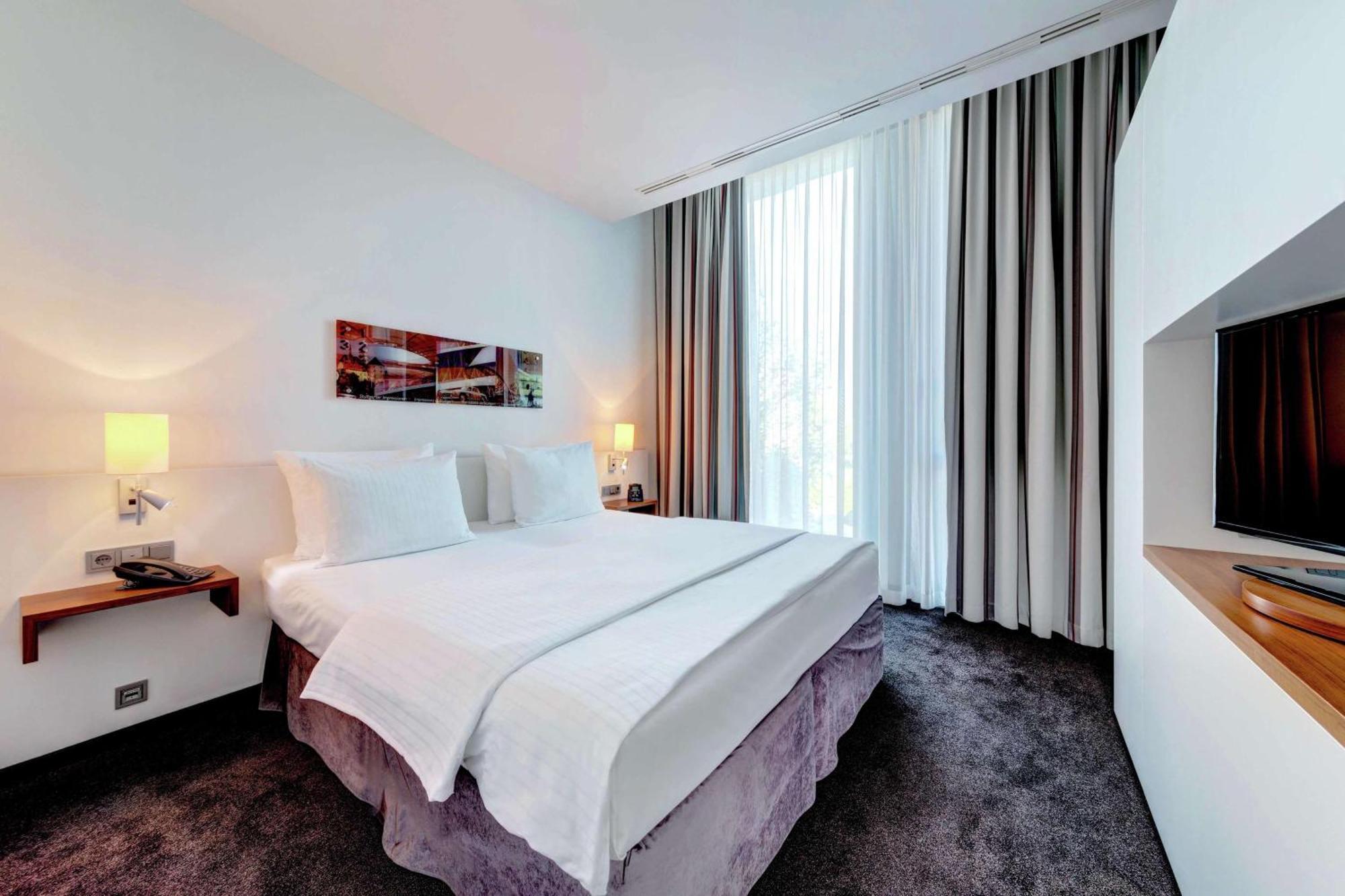 Hilton Garden Inn Stuttgart Neckarpark Екстер'єр фото