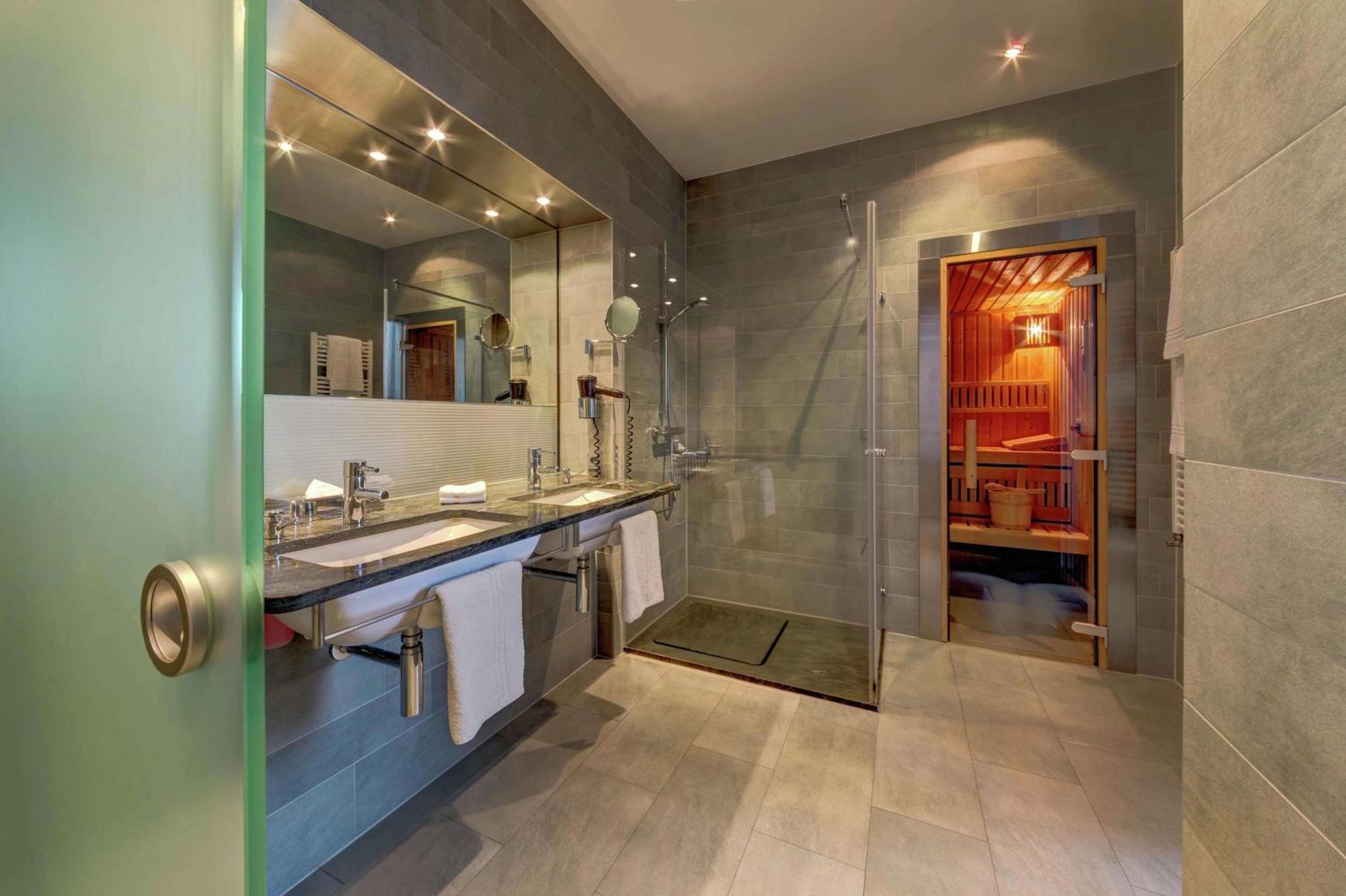 Hilton Garden Inn Stuttgart Neckarpark Екстер'єр фото