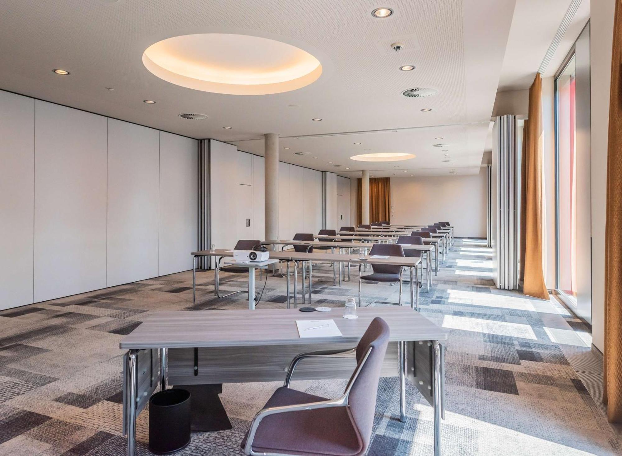 Hilton Garden Inn Stuttgart Neckarpark Екстер'єр фото