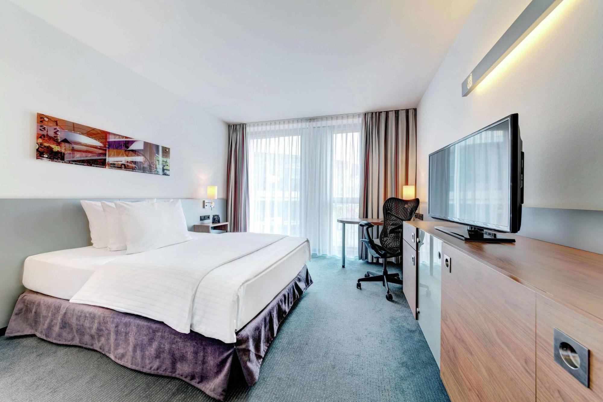 Hilton Garden Inn Stuttgart Neckarpark Екстер'єр фото