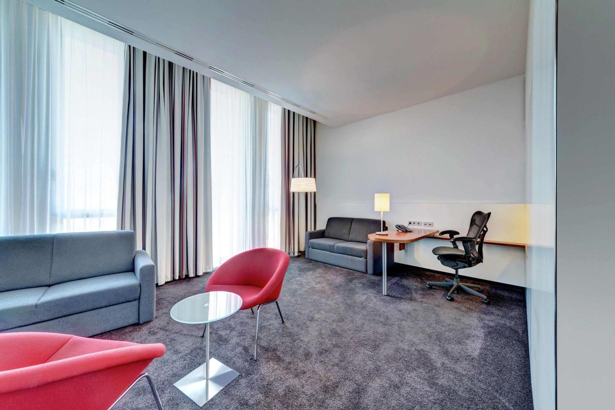 Hilton Garden Inn Stuttgart Neckarpark Екстер'єр фото