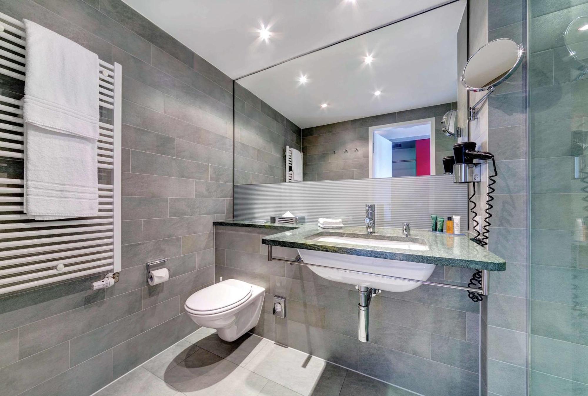 Hilton Garden Inn Stuttgart Neckarpark Екстер'єр фото