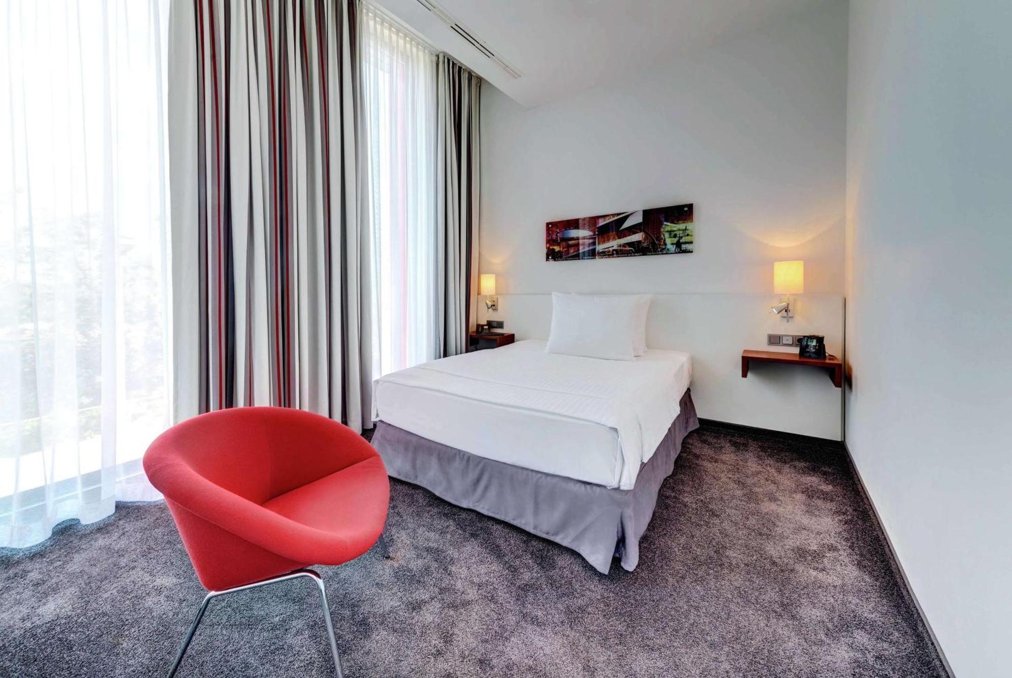 Hilton Garden Inn Stuttgart Neckarpark Екстер'єр фото