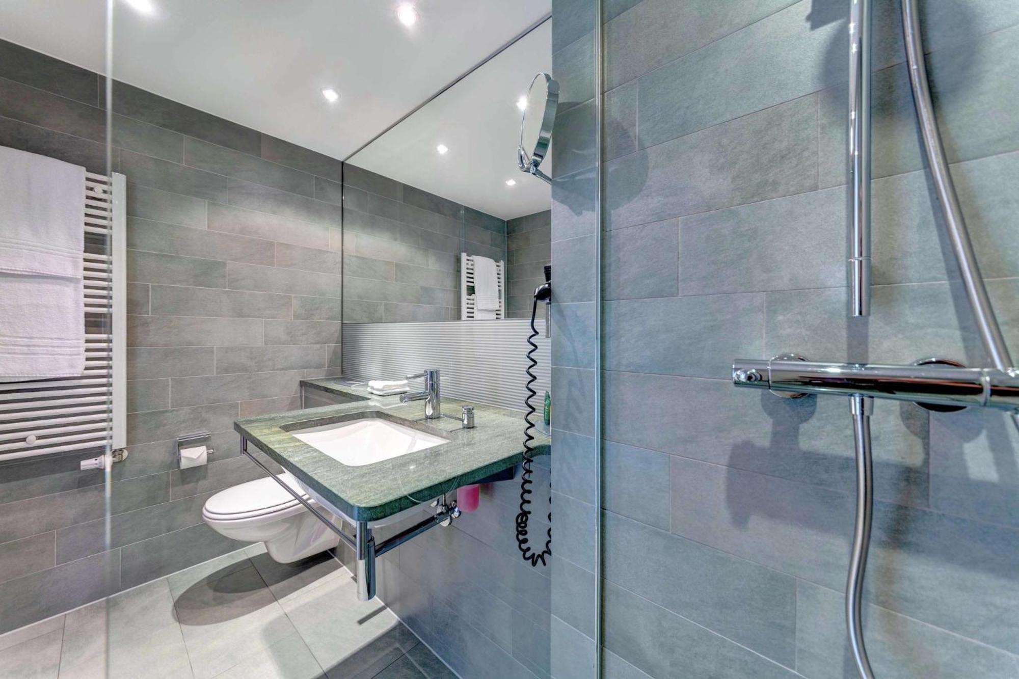 Hilton Garden Inn Stuttgart Neckarpark Екстер'єр фото