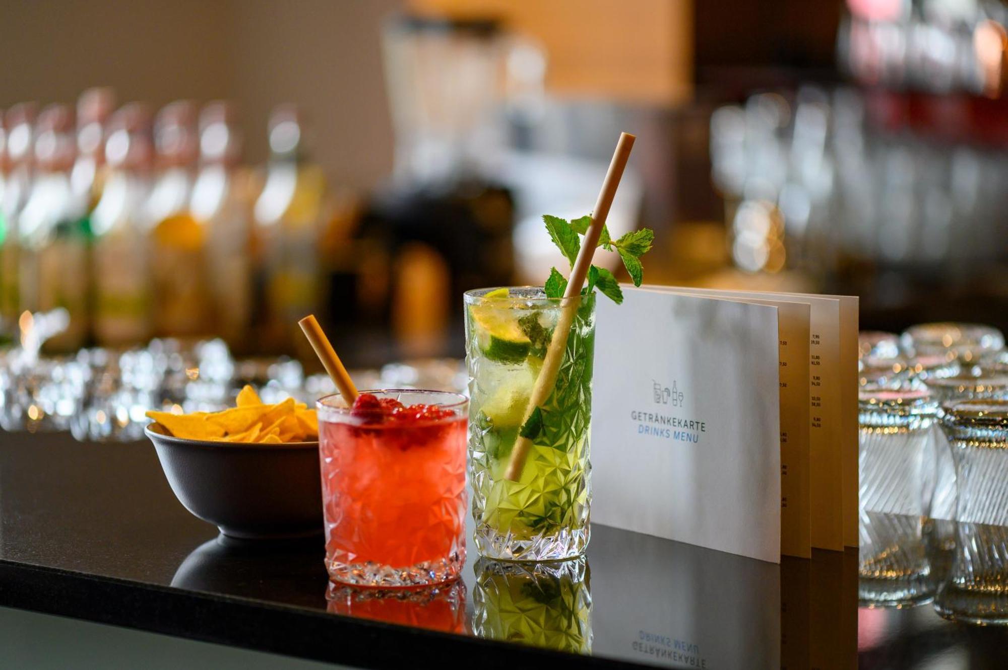 Hilton Garden Inn Stuttgart Neckarpark Екстер'єр фото