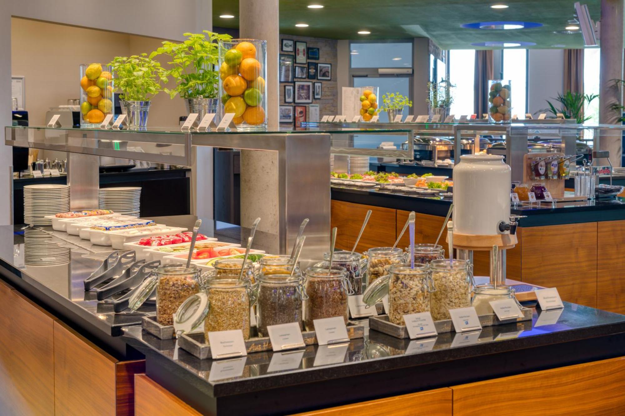 Hilton Garden Inn Stuttgart Neckarpark Екстер'єр фото
