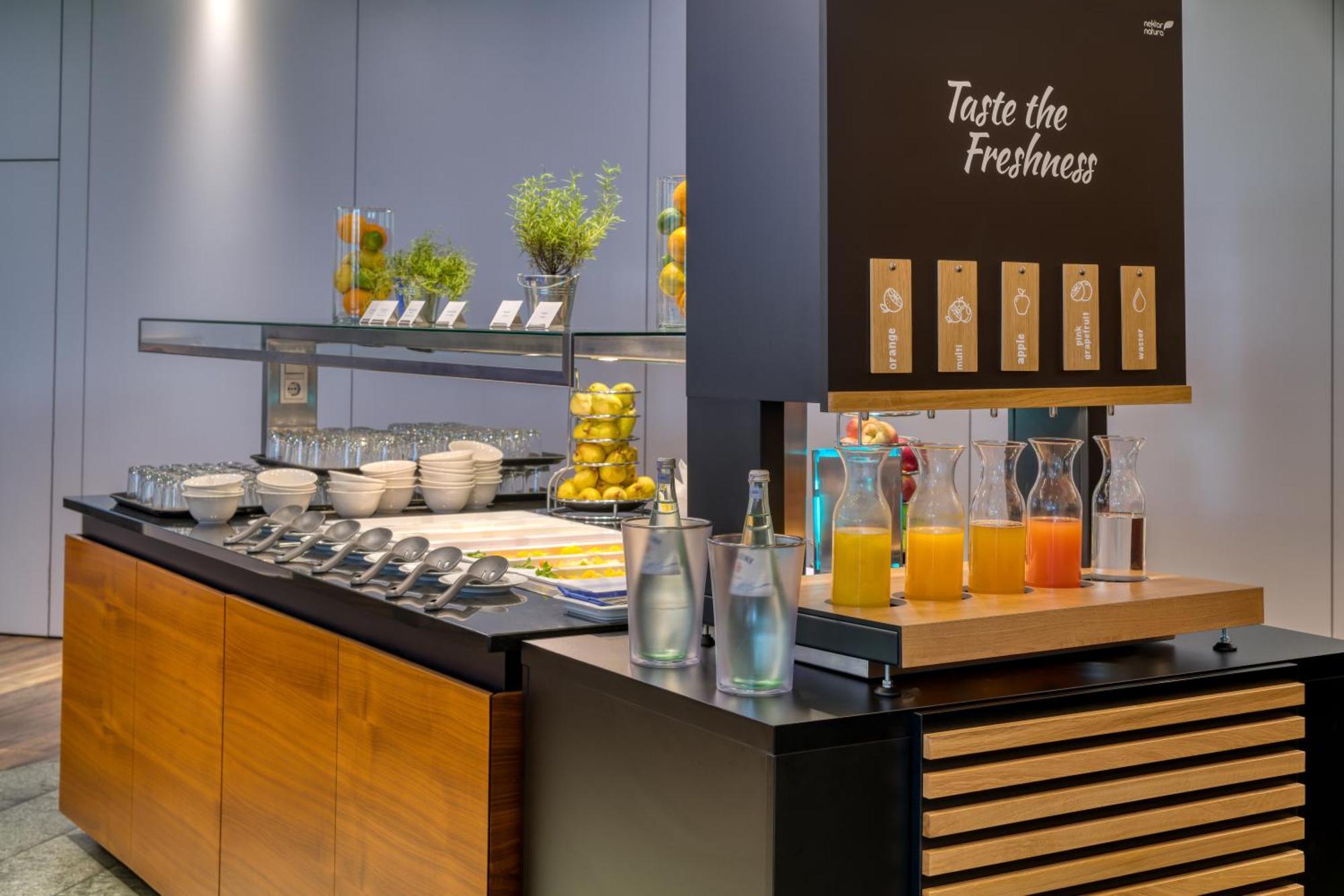 Hilton Garden Inn Stuttgart Neckarpark Екстер'єр фото