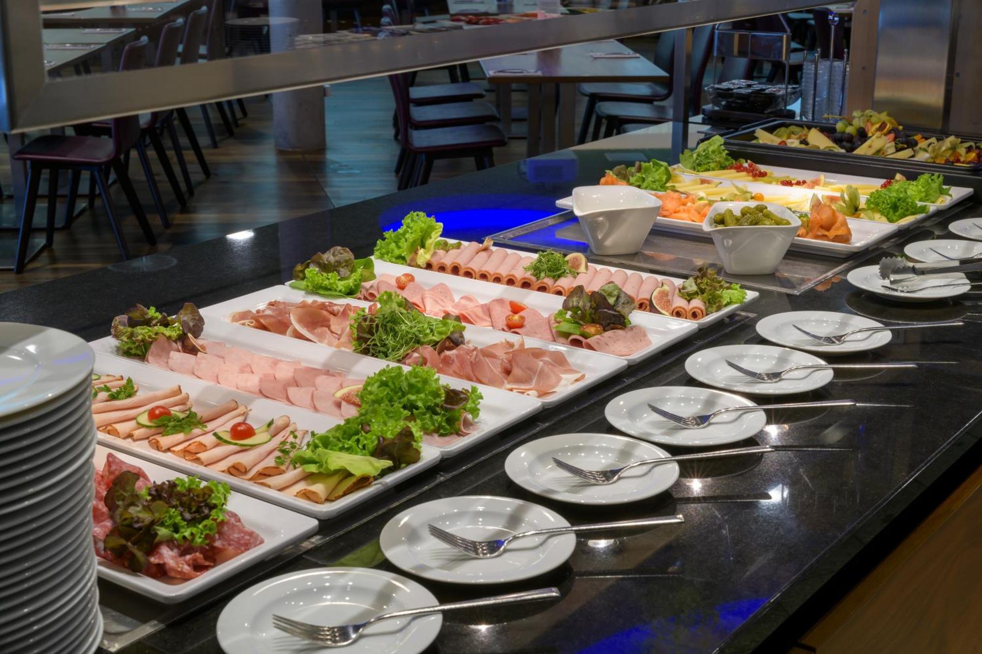 Hilton Garden Inn Stuttgart Neckarpark Екстер'єр фото