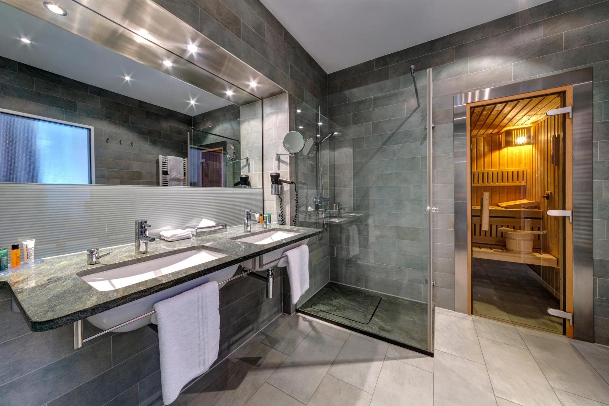 Hilton Garden Inn Stuttgart Neckarpark Екстер'єр фото