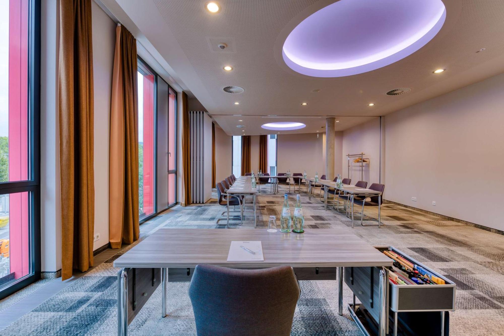 Hilton Garden Inn Stuttgart Neckarpark Екстер'єр фото
