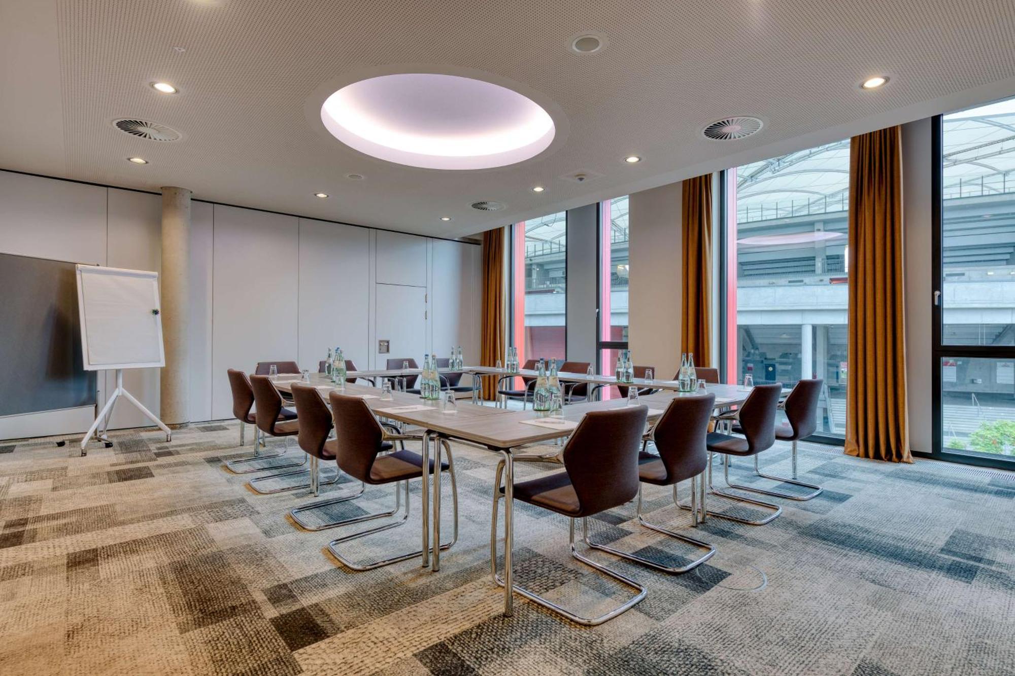 Hilton Garden Inn Stuttgart Neckarpark Екстер'єр фото