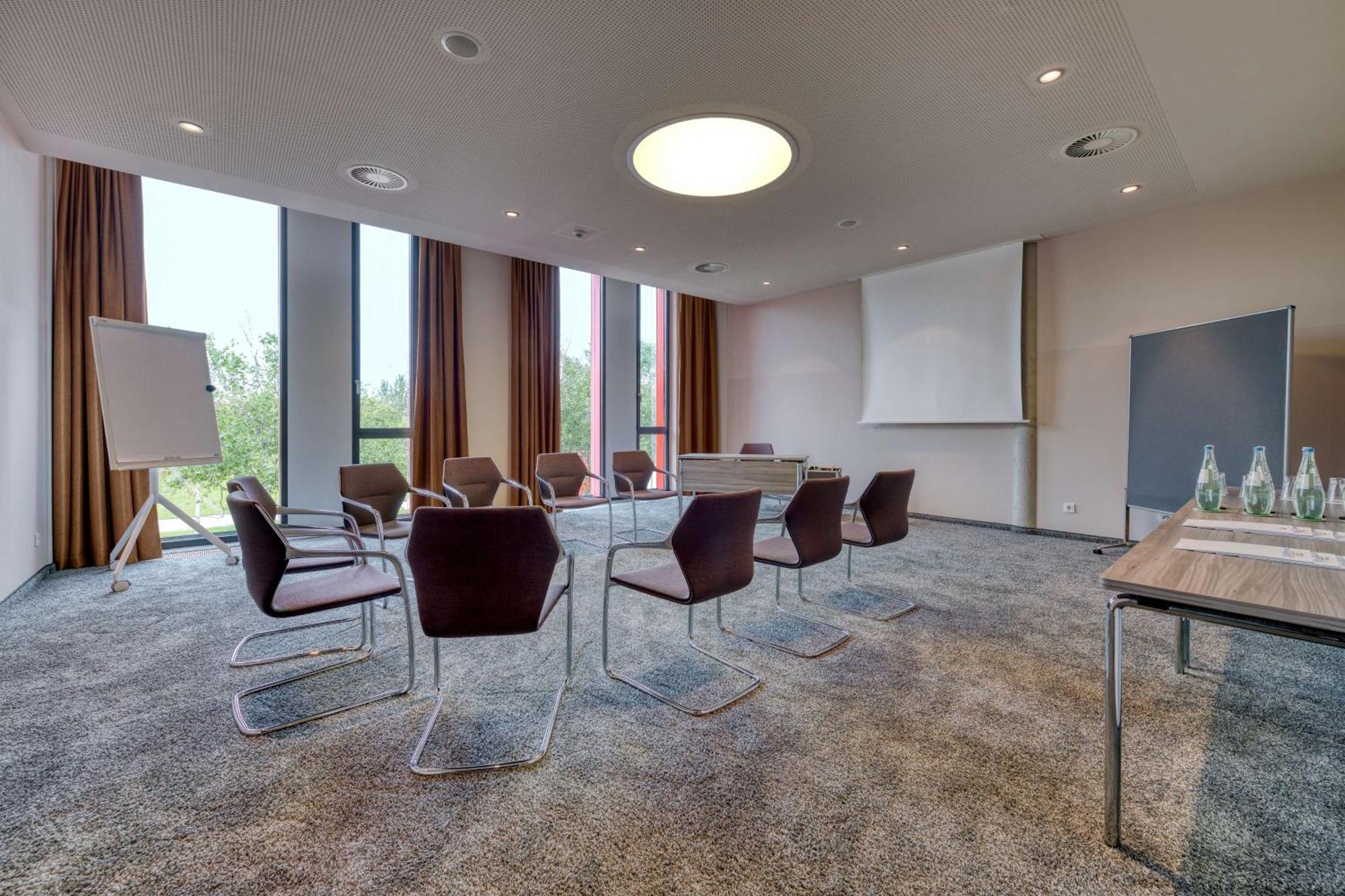 Hilton Garden Inn Stuttgart Neckarpark Екстер'єр фото