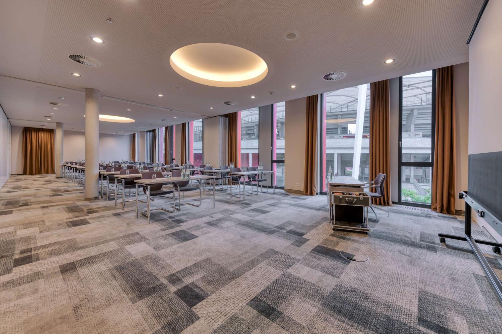 Hilton Garden Inn Stuttgart Neckarpark Екстер'єр фото