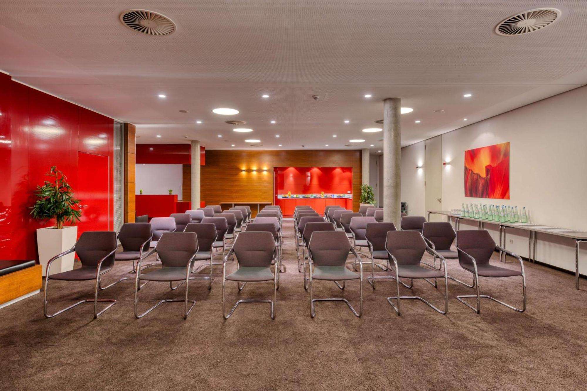 Hilton Garden Inn Stuttgart Neckarpark Екстер'єр фото